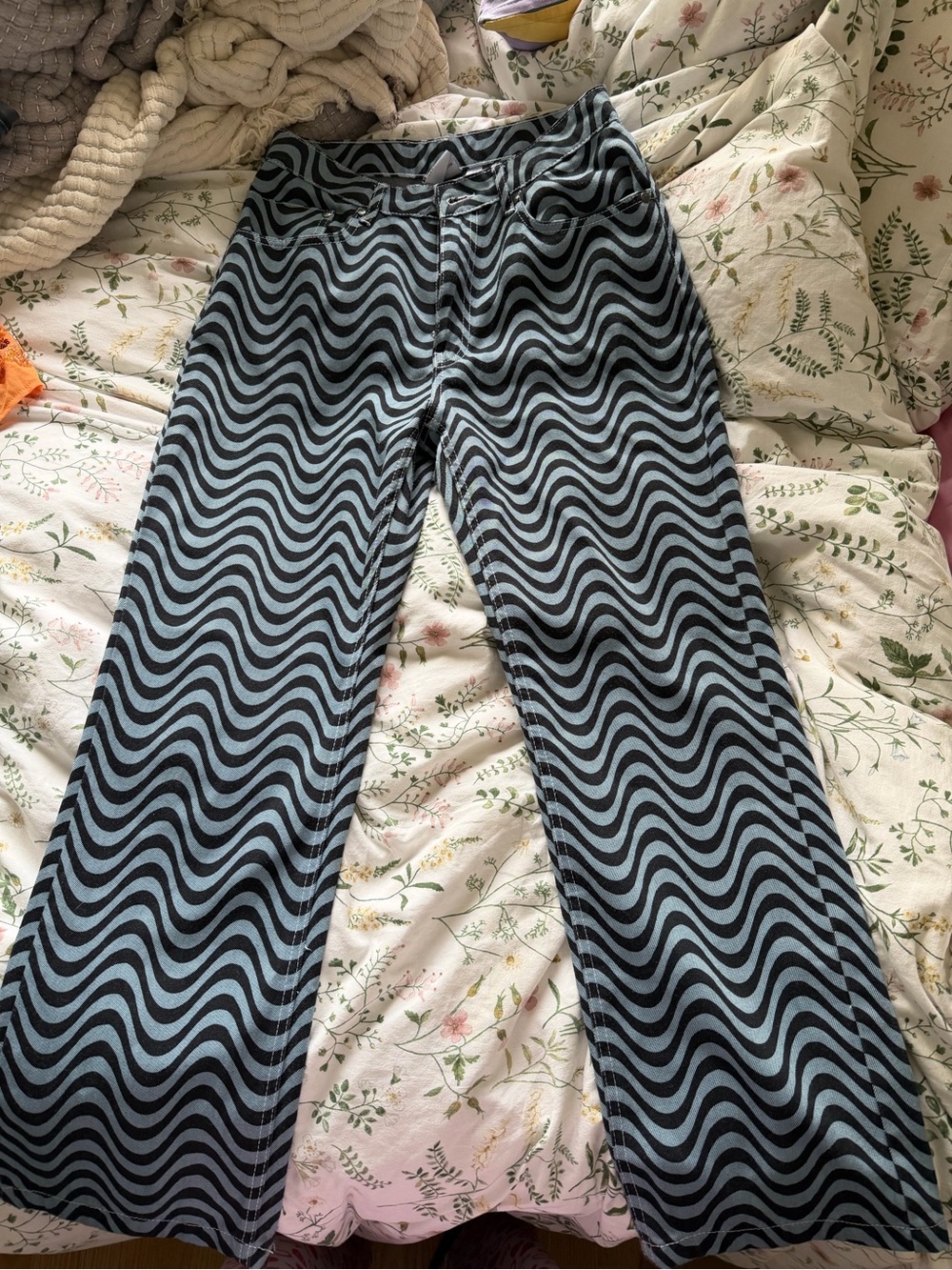 High-Rise Women’s Wave-Print Jeans in Light Blue and Black